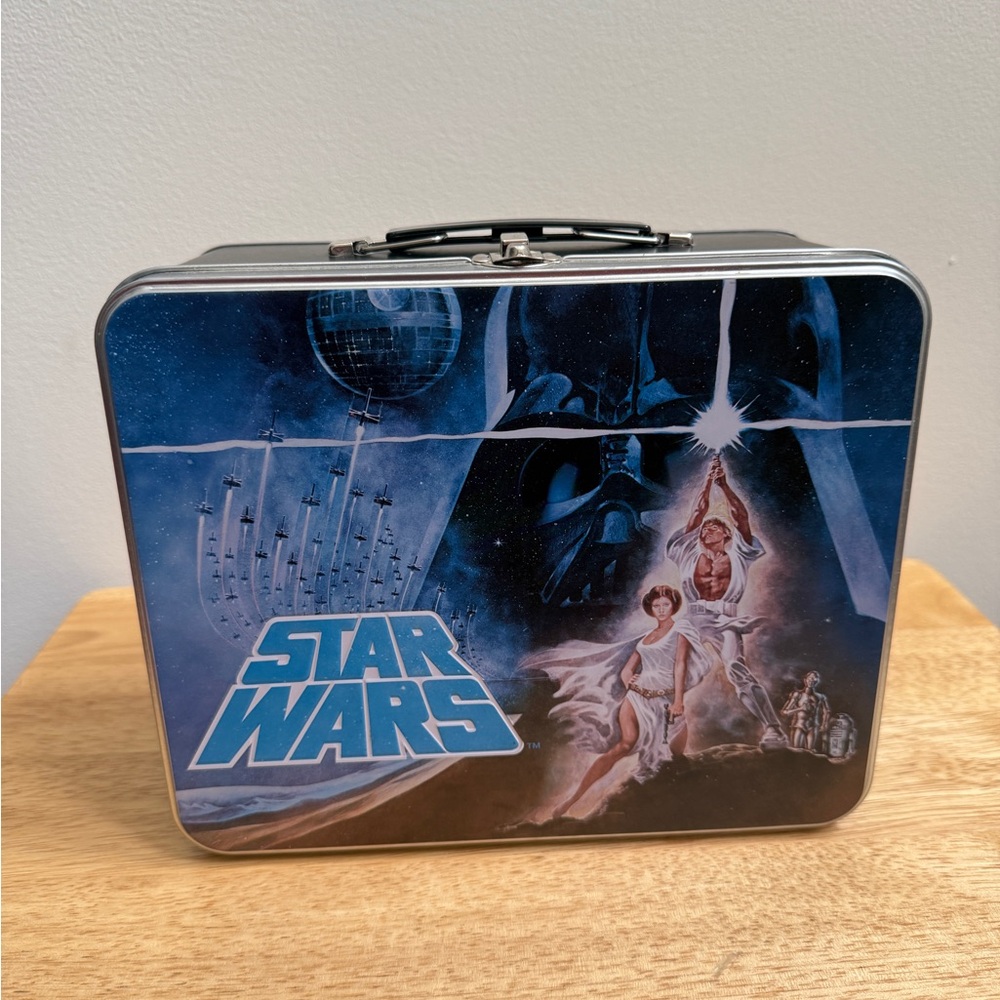 Star Wars ~ "A New Hope" Commemorative Edition Tin Lunch Box With Print